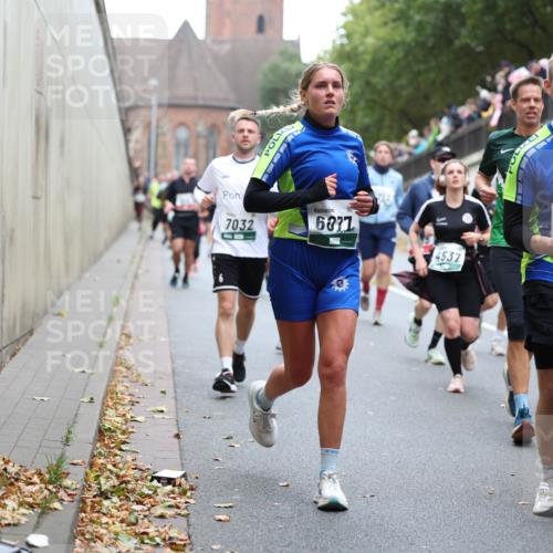 05.10.2025 - 20. swb-Marathon Bremen Michael Strokosch http://msf.ph/oto/9221748 05.10.2025 12:56:36 Laufen 7032, 6877, 4537, 5187, 110 meine-sportfotos.de