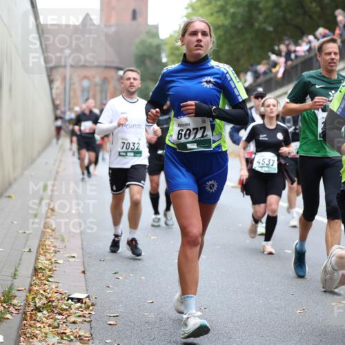 05.10.2025 - 20. swb-Marathon Bremen Michael Strokosch http://msf.ph/oto/9221750 05.10.2025 12:56:36 Laufen 7032, 6077, 4532, 5187 meine-sportfotos.de