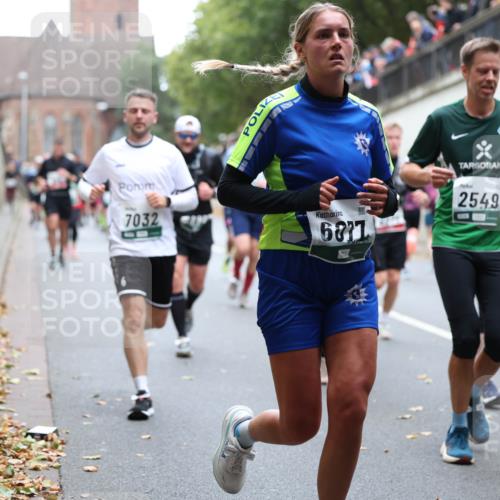 05.10.2025 - 20. swb-Marathon Bremen Michael Strokosch http://msf.ph/oto/9221753 05.10.2025 12:56:37 Laufen 7032, 6811, 2549 meine-sportfotos.de