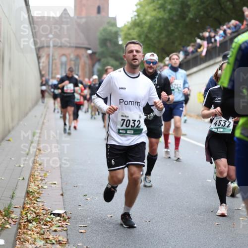 05.10.2025 - 20. swb-Marathon Bremen Michael Strokosch http://msf.ph/oto/9221754 05.10.2025 12:56:37 Laufen 7032, 4537, 6077 meine-sportfotos.de