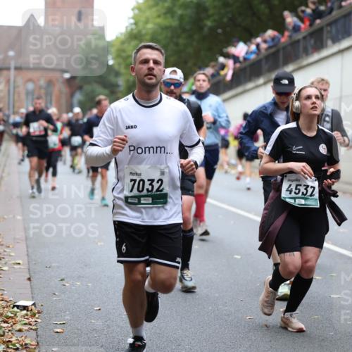 05.10.2025 - 20. swb-Marathon Bremen Michael Strokosch http://msf.ph/oto/9221755 05.10.2025 12:56:38 Laufen 6, 7032, 4537, 2224 meine-sportfotos.de