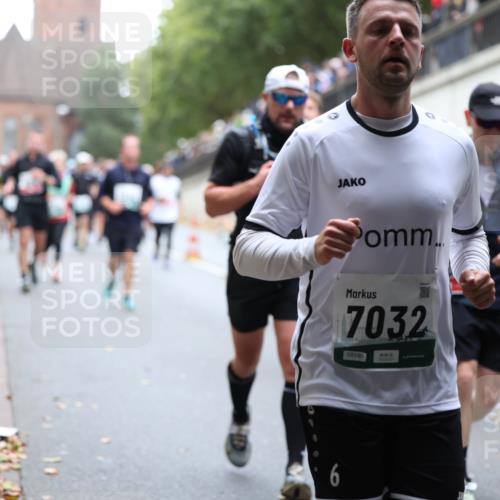 05.10.2025 - 20. swb-Marathon Bremen Michael Strokosch http://msf.ph/oto/9221758 05.10.2025 12:56:38 Laufen 7032, 08590, 453 meine-sportfotos.de