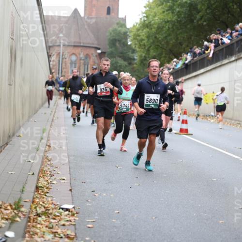 05.10.2025 - 20. swb-Marathon Bremen Michael Strokosch http://msf.ph/oto/9221761 05.10.2025 12:56:40 Laufen 935, 4345, 5690, 527 meine-sportfotos.de