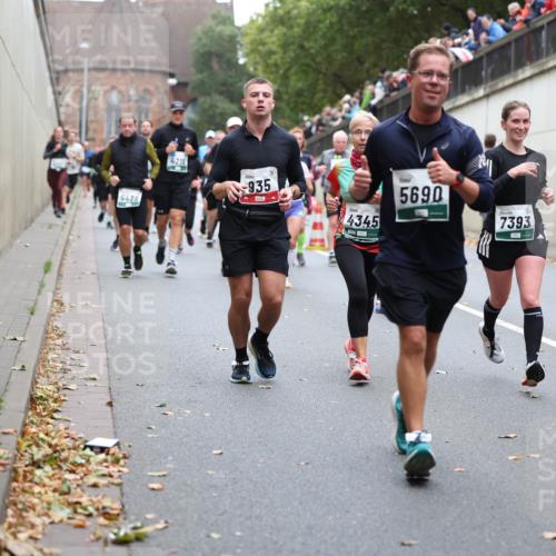 05.10.2025 - 20. swb-Marathon Bremen Michael Strokosch http://msf.ph/oto/9221765 05.10.2025 12:56:42 Laufen 5488, 4218, 935, 4345, 5690, 7393 meine-sportfotos.de