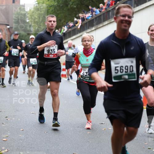 05.10.2025 - 20. swb-Marathon Bremen Michael Strokosch http://msf.ph/oto/9221767 05.10.2025 12:56:43 Laufen 6485, 4218, 6435, 935, 43, 5690 meine-sportfotos.de