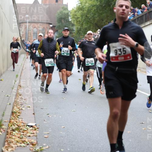 05.10.2025 - 20. swb-Marathon Bremen Michael Strokosch http://msf.ph/oto/9221770 05.10.2025 12:56:44 Laufen 5488, 42, 19, 935, 6435, 308, 137, 370 meine-sportfotos.de