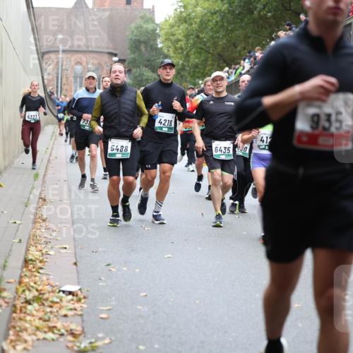 05.10.2025 - 20. swb-Marathon Bremen Michael Strokosch http://msf.ph/oto/9221772 05.10.2025 12:56:44 Laufen 5327, 73, 5488, 42, 19, 6435, 0, 412, 935, 1374, 837 meine-sportfotos.de