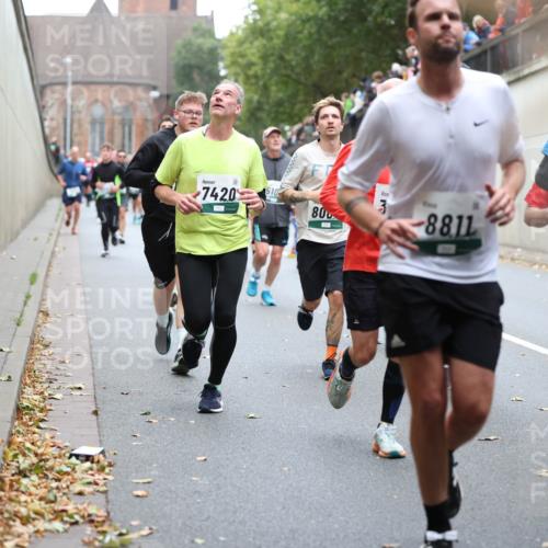 05.10.2025 - 20. swb-Marathon Bremen Michael Strokosch http://msf.ph/oto/9221784 05.10.2025 12:56:49 Laufen 7420, 510, 800, 3, 8811, 3769 meine-sportfotos.de