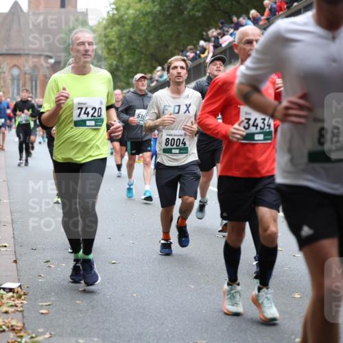 05.10.2025 - 20. swb-Marathon Bremen Michael Strokosch http://msf.ph/oto/9221785 05.10.2025 12:56:50 Laufen 7420, 510, 3434, 8004, 8811 meine-sportfotos.de
