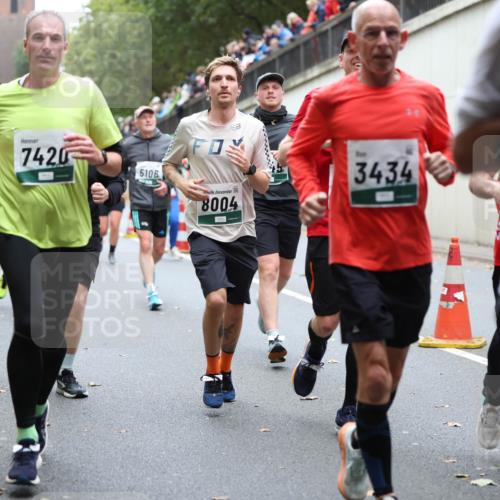 05.10.2025 - 20. swb-Marathon Bremen Michael Strokosch http://msf.ph/oto/9221787 05.10.2025 12:56:50 Laufen 7420, 5106, 8004, 3434 meine-sportfotos.de