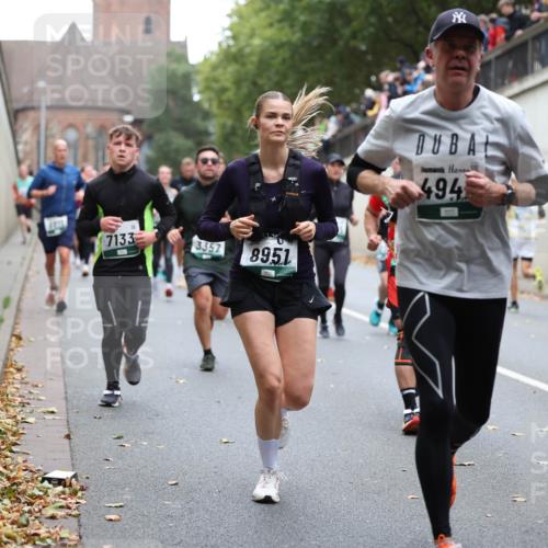 05.10.2025 - 20. swb-Marathon Bremen Michael Strokosch http://msf.ph/oto/9221796 05.10.2025 12:56:55 Laufen 7133, 3357, 8951, 494 meine-sportfotos.de
