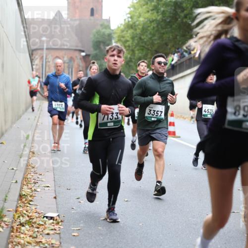 05.10.2025 - 20. swb-Marathon Bremen Michael Strokosch http://msf.ph/oto/9221799 05.10.2025 12:56:56 Laufen 6917, 7133, 3357, 4535, 8951, 1934 meine-sportfotos.de
