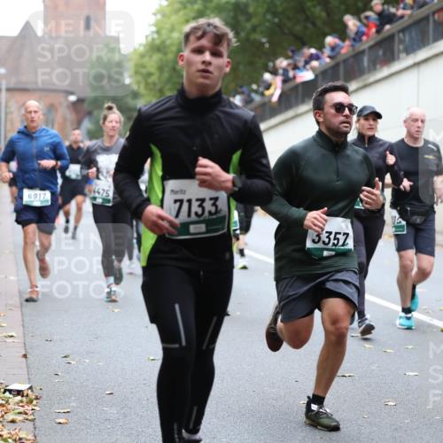 05.10.2025 - 20. swb-Marathon Bremen Michael Strokosch http://msf.ph/oto/9221801 05.10.2025 12:56:56 Laufen 4475, 6917, 7133, 3357 meine-sportfotos.de