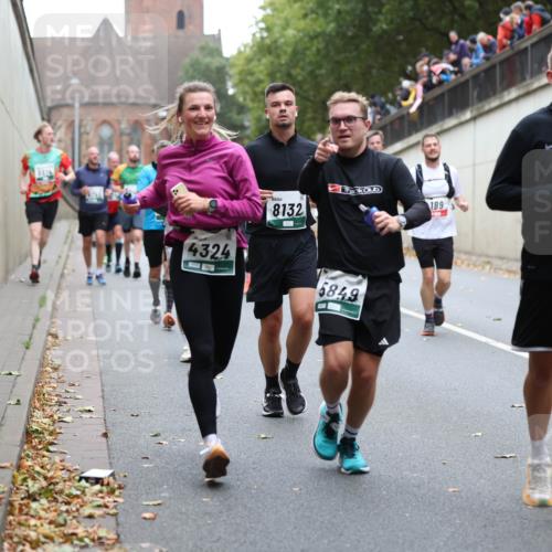 05.10.2025 - 20. swb-Marathon Bremen Michael Strokosch http://msf.ph/oto/9221811 05.10.2025 12:57:00 Laufen 4324, 8132, 189, 5849, 5175, 6489 meine-sportfotos.de