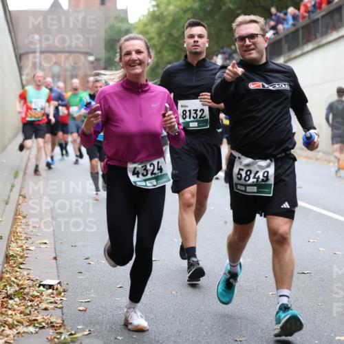 05.10.2025 - 20. swb-Marathon Bremen Michael Strokosch http://msf.ph/oto/9221812 05.10.2025 12:57:01 Laufen 8132, 4324, 5849, 5 meine-sportfotos.de