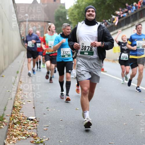 05.10.2025 - 20. swb-Marathon Bremen Michael Strokosch http://msf.ph/oto/9221817 05.10.2025 12:57:03 Laufen 3122, 3878, 333, 189 meine-sportfotos.de