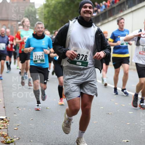 05.10.2025 - 20. swb-Marathon Bremen Michael Strokosch http://msf.ph/oto/9221818 05.10.2025 12:57:03 Laufen 3127, 878, 189 meine-sportfotos.de
