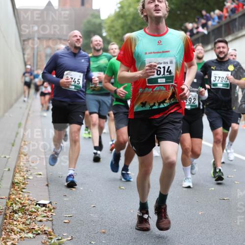 05.10.2025 - 20. swb-Marathon Bremen Michael Strokosch http://msf.ph/oto/9221824 05.10.2025 12:57:05 Laufen 45, 20, 614, 92, 3780, 3010 meine-sportfotos.de