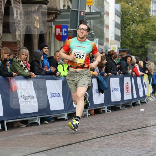 05.10.2025 - 20. swb-Marathon Bremen Strokosch-Dieckow http://msf.ph/oto/9221825 05.10.2025 10:40:08 Ziel 11567 meine-sportfotos.de