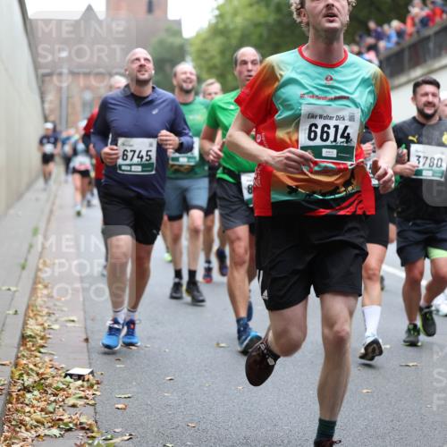 05.10.2025 - 20. swb-Marathon Bremen Michael Strokosch http://msf.ph/oto/9221826 05.10.2025 12:57:05 Laufen 6745, 20, 6614, 3780, 3010 meine-sportfotos.de