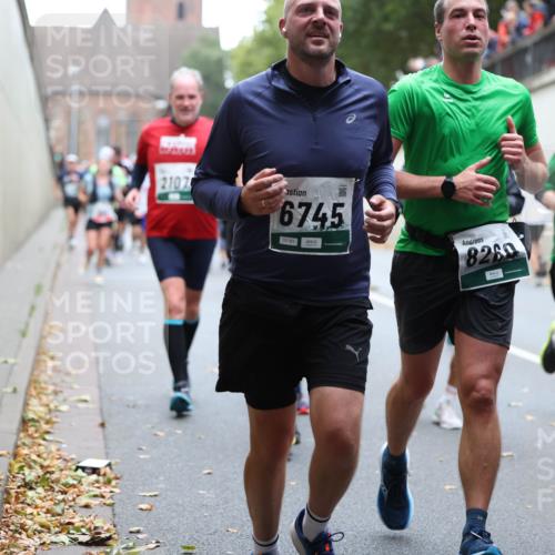 05.10.2025 - 20. swb-Marathon Bremen Michael Strokosch http://msf.ph/oto/9221828 05.10.2025 12:57:07 Laufen 2107, 6745, 05181, 8260, 18 meine-sportfotos.de