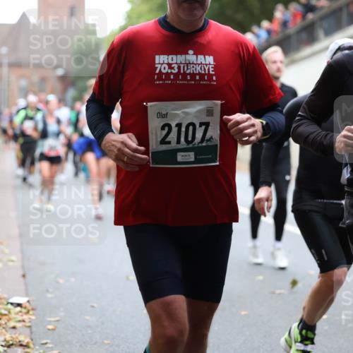 05.10.2025 - 20. swb-Marathon Bremen Michael Strokosch http://msf.ph/oto/9221833 05.10.2025 12:57:09 Laufen 70, 3, 2107, 601, 09724 meine-sportfotos.de
