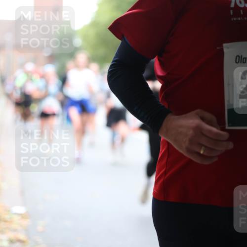 05.10.2025 - 20. swb-Marathon Bremen Michael Strokosch http://msf.ph/oto/9221835 05.10.2025 12:57:09 Laufen 70, 3, 1, 9, 90, 1, 21, 1, 2107 meine-sportfotos.de