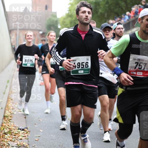 05.10.2025 - 20. swb-Marathon Bremen Michael Strokosch http://msf.ph/oto/9221854 05.10.2025 12:57:15 Laufen 8915, 4956, 757 meine-sportfotos.de