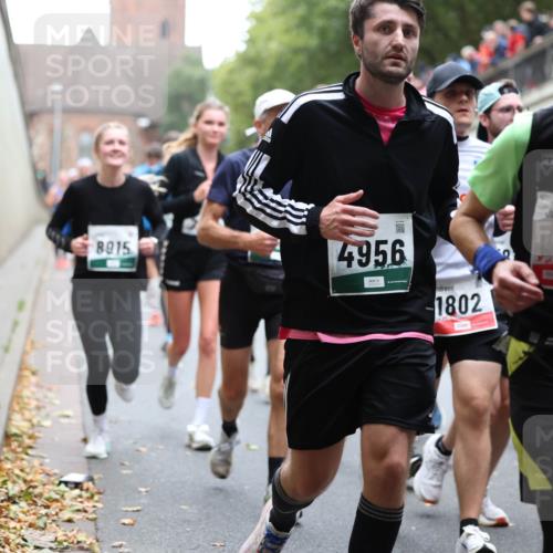 05.10.2025 - 20. swb-Marathon Bremen Michael Strokosch http://msf.ph/oto/9221855 05.10.2025 12:57:15 Laufen 8015, 4956, 1802, 757 meine-sportfotos.de