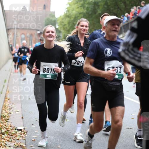 05.10.2025 - 20. swb-Marathon Bremen Michael Strokosch http://msf.ph/oto/9221858 05.10.2025 12:57:16 Laufen 8915, 7828, 6233, 49 meine-sportfotos.de