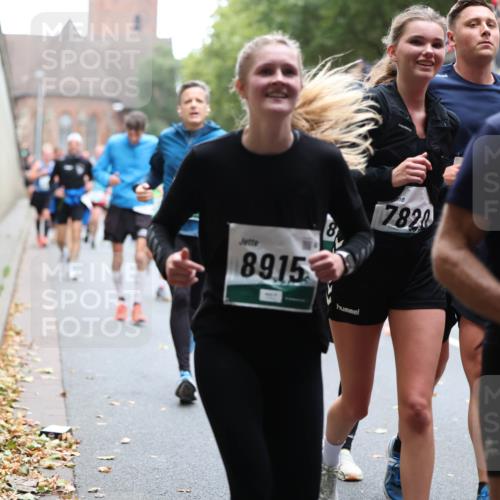 05.10.2025 - 20. swb-Marathon Bremen Michael Strokosch http://msf.ph/oto/9221860 05.10.2025 12:57:17 Laufen 8915, 7820, 6383 meine-sportfotos.de