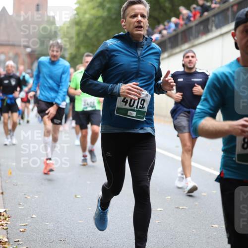 05.10.2025 - 20. swb-Marathon Bremen Michael Strokosch http://msf.ph/oto/9221862 05.10.2025 12:57:18 Laufen 3401, 4019, 8235 meine-sportfotos.de