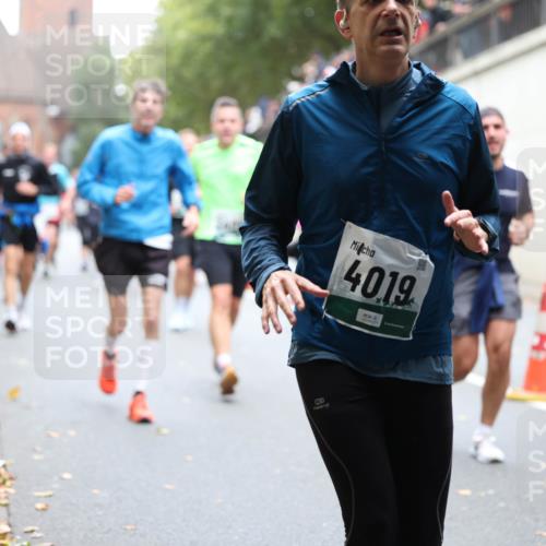 05.10.2025 - 20. swb-Marathon Bremen Michael Strokosch http://msf.ph/oto/9221863 05.10.2025 12:57:18 Laufen 4019 meine-sportfotos.de