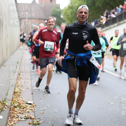 05.10.2025 - 20. swb-Marathon Bremen Michael Strokosch http://msf.ph/oto/9221871 05.10.2025 12:57:22 Laufen 8719, 541 meine-sportfotos.de