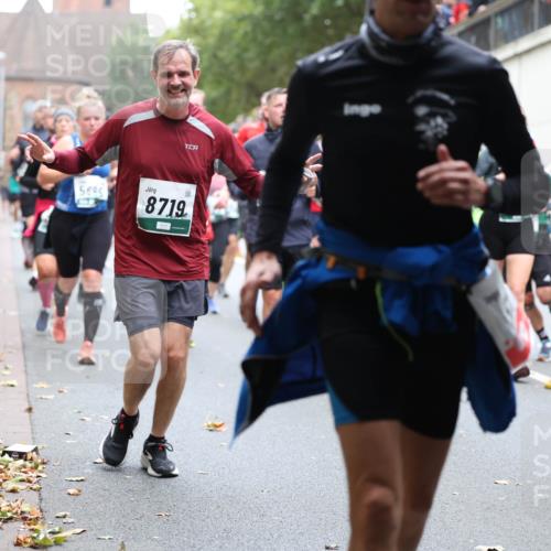05.10.2025 - 20. swb-Marathon Bremen Michael Strokosch http://msf.ph/oto/9221873 05.10.2025 12:57:23 Laufen 5695, 8719 meine-sportfotos.de