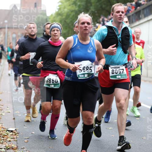 05.10.2025 - 20. swb-Marathon Bremen Michael Strokosch http://msf.ph/oto/9221880 05.10.2025 12:57:25 Laufen 7860, 5685, 8052, 4993 meine-sportfotos.de