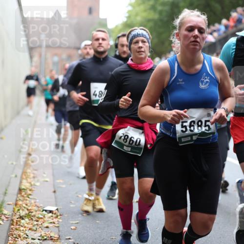 05.10.2025 - 20. swb-Marathon Bremen Michael Strokosch http://msf.ph/oto/9221881 05.10.2025 12:57:25 Laufen 48, 7860, 5685, 04446, 8052 meine-sportfotos.de