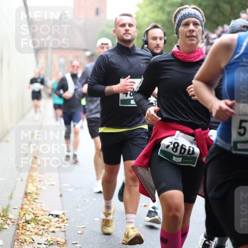 05.10.2025 - 20. swb-Marathon Bremen Michael Strokosch http://msf.ph/oto/9221883 05.10.2025 12:57:26 Laufen 7860, 5685 meine-sportfotos.de