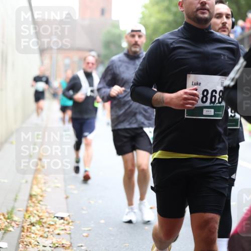 05.10.2025 - 20. swb-Marathon Bremen Michael Strokosch http://msf.ph/oto/9221884 05.10.2025 12:57:26 Laufen 868 meine-sportfotos.de