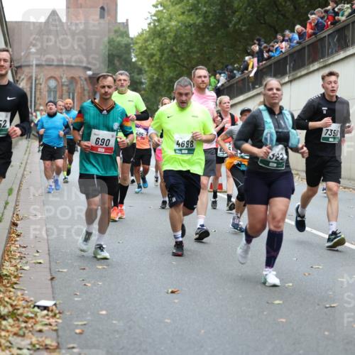 05.10.2025 - 20. swb-Marathon Bremen Michael Strokosch http://msf.ph/oto/9221891 05.10.2025 12:57:30 Laufen 5552, 690, 1, 4, 05, 4698, 80, 322, 18, 7350 meine-sportfotos.de