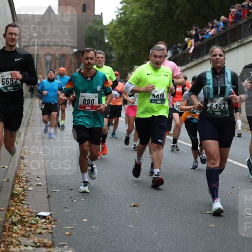 05.10.2025 - 20. swb-Marathon Bremen Michael Strokosch http://msf.ph/oto/9221892 05.10.2025 12:57:31 Laufen 5552, 05, 49, 4698, 6, 90, 88, 8322, 7350 meine-sportfotos.de