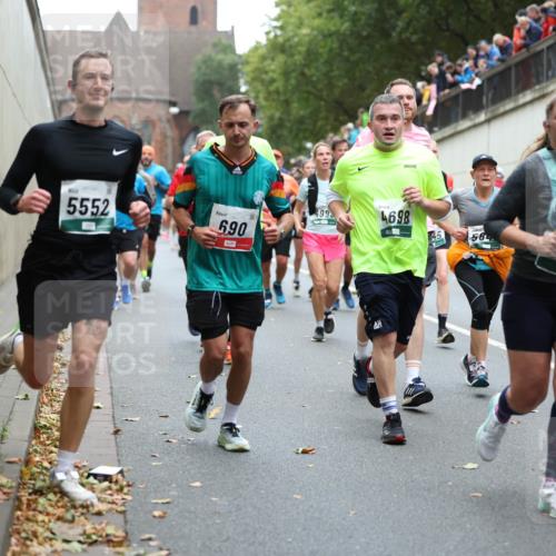 05.10.2025 - 20. swb-Marathon Bremen Michael Strokosch http://msf.ph/oto/9221894 05.10.2025 12:57:31 Laufen 5552, 6, 90, 499, 4698, 45, 58, 32, 18, 7350 meine-sportfotos.de