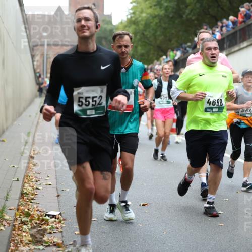05.10.2025 - 20. swb-Marathon Bremen Michael Strokosch http://msf.ph/oto/9221895 05.10.2025 12:57:31 Laufen 5552, 499, 4698, 5843 meine-sportfotos.de