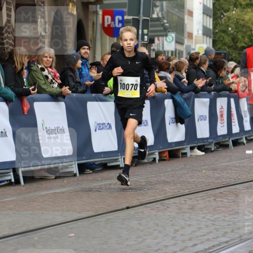 05.10.2025 - 20. swb-Marathon Bremen Strokosch-Dieckow http://msf.ph/oto/9221898 05.10.2025 10:40:25 Ziel 10070, 10565, 10658, 10686 meine-sportfotos.de