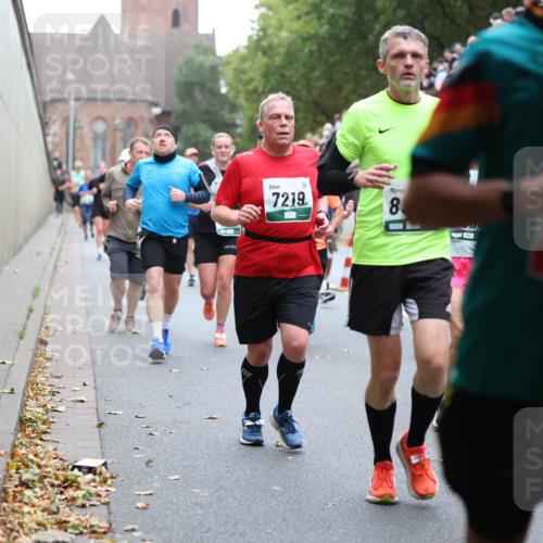 05.10.2025 - 20. swb-Marathon Bremen Michael Strokosch http://msf.ph/oto/9221899 05.10.2025 12:57:33 Laufen 7219, 8, 990 meine-sportfotos.de