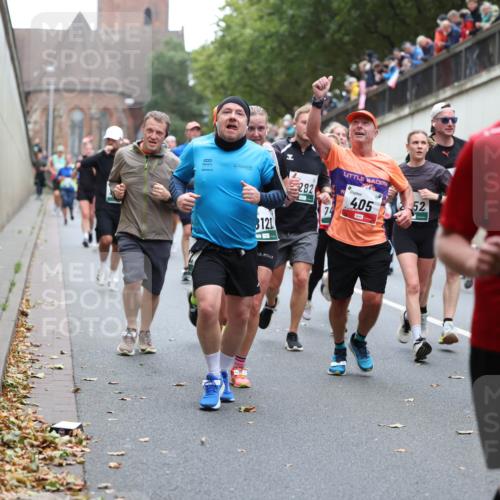05.10.2025 - 20. swb-Marathon Bremen Michael Strokosch http://msf.ph/oto/9221901 05.10.2025 12:57:34 Laufen 000, 8121, 282, 74, 405, 1, 8, 22, 7219 meine-sportfotos.de