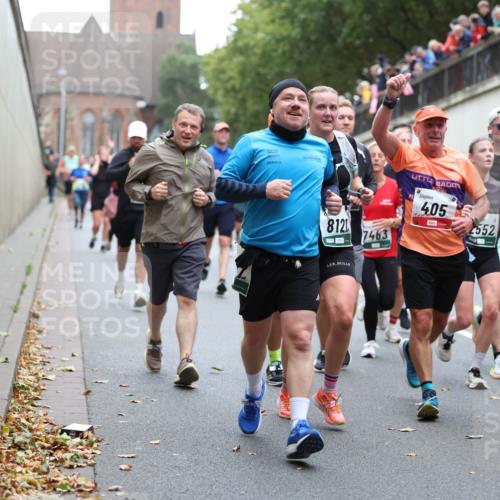 05.10.2025 - 20. swb-Marathon Bremen Michael Strokosch http://msf.ph/oto/9221902 05.10.2025 12:57:35 Laufen 8121, 7463, 405, 84, 552 meine-sportfotos.de