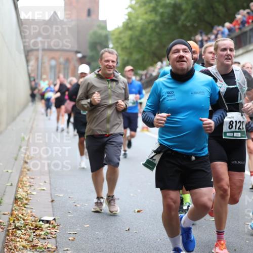 05.10.2025 - 20. swb-Marathon Bremen Michael Strokosch http://msf.ph/oto/9221904 05.10.2025 12:57:35 Laufen 8, 8121, 405, 2484 meine-sportfotos.de