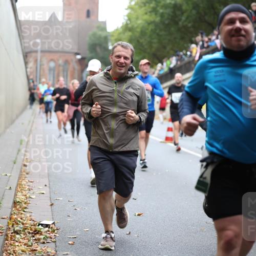 05.10.2025 - 20. swb-Marathon Bremen Michael Strokosch http://msf.ph/oto/9221905 05.10.2025 12:57:36 Laufen  meine-sportfotos.de