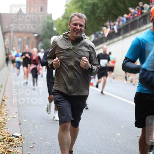 05.10.2025 - 20. swb-Marathon Bremen Michael Strokosch http://msf.ph/oto/9221907 05.10.2025 12:57:36 Laufen  meine-sportfotos.de